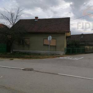 Obiteljska kuća s pomoćnim zgradama - Lipovača (Vukovar)