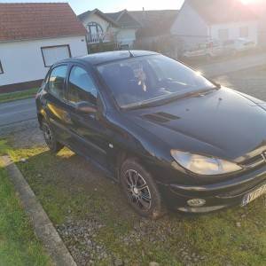 Prodajem auto Peugeot 206/ 2004g