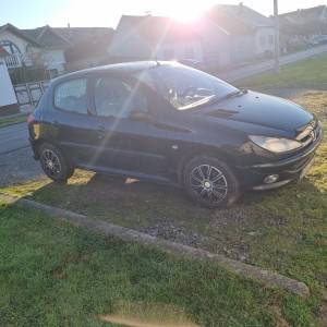 Prodajem auto Peugeot 206/ 2004g