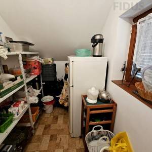 Obiteljska kuća s prostranom okućnicom - Divoš