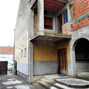 Zgrada s 3 stana + poslovni prostor - Donji grad (Osijek)