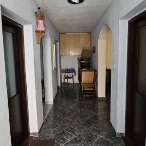 ZADAR, PETRČANE - Prostrana obiteljska kuća za adaptaciju