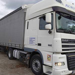 Kamion DAF i poluprikolica SCHMITZ CARGOBULL