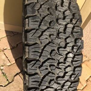 JEEP CHEROKEE FELGE I GUME