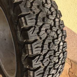 JEEP CHEROKEE FELGE I GUME
