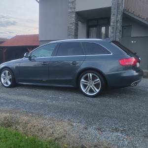 Audi A4 B8 2.0TDI S line
