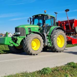 John Deere 7430