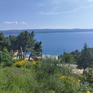 900 m2 zemljiste kraj Omiša - neometan pogled na more, ubrzo građevinska