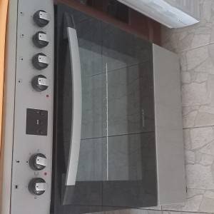 Prodajem elektricnu pecnicu u dobrom stanju jako malo koristena