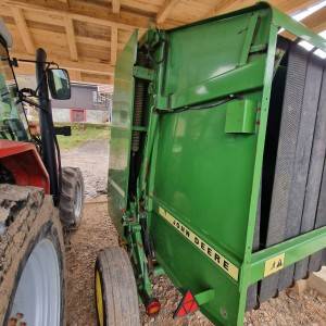 Rolo balirka John Deere 550