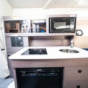 BAYLINER CIERA 8 NOVO PLOVILO SA KABINOM MOTOR MERCRUISER 250MPI