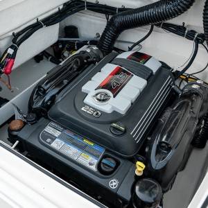 BAYLINER VR5 NOVO PLOVILO-GLISER BOWRIDER BEZ KABINE RASPRODAJA SA LAGERA-MERCRUISER MOTOR