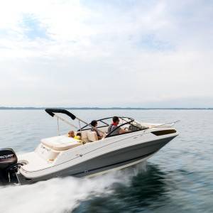 BAYLINER VR5OCU CUDDY NOVI GLISER SA KABINOM SA LAGERA BEZ MOTORA