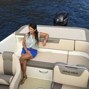 BAYLINER VR5OCU CUDDY NOVI GLISER SA KABINOM SA LAGERA BEZ MOTORA