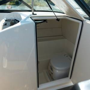 BAYLINER VR6E NOVO PLOVILO-GLISER BOWRIDER BEZ KABINE, 2024 GOD., FINALNA RASPRODAJA SA LAGERA
