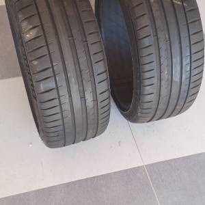 PRODAJEM 2 AUTO GUME