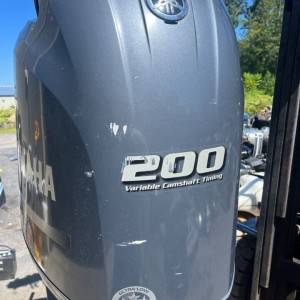 2013 Yamaha F200 200 hp 4-Stroke 25" Outboard Boat Motor Engine Nice Shape!