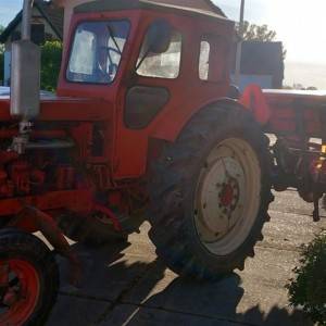 Prodajem traktor BELARUS T40, crveni