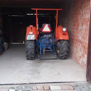 Prodajem traktor Ursus
