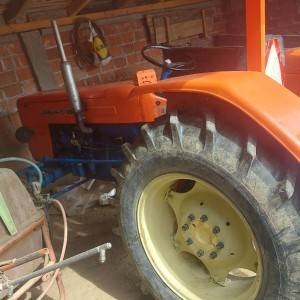 Prodajem traktor Ursus