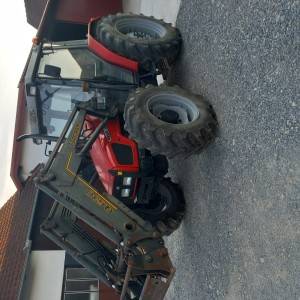 Traktor Massey Ferguson 4235
