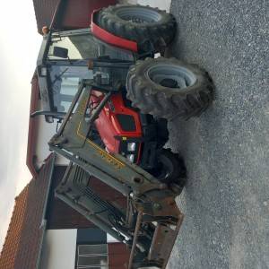 Traktor Massey Ferguson 4235