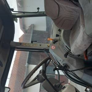 Traktor Massey Ferguson 4235