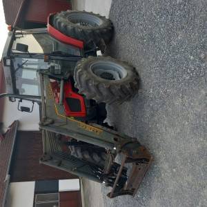 Traktor Massey Ferguson 4235