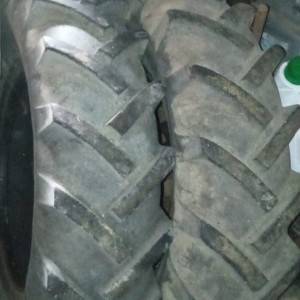 Gume traktorske 750 * 16 sačuvane Jedan komad 35 EUR Četiri komada 100 EUR Sve su isto istrošene i