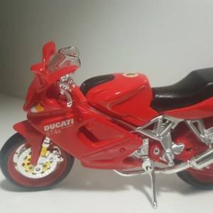 Maketa motor Ducati ST 4