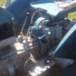 prodajem ili mijenjam.traktor