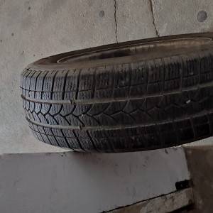 Auto gume sa felgama i bez felgi.