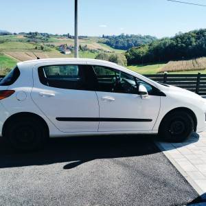 Prodajem peugeot 308 1.6e-hdi 2012god. kontakt-099 516 34 30