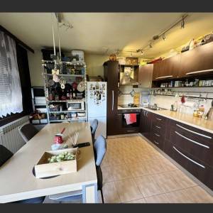Prodajem stan u centru Dugava 65,64m2