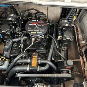 2000 Regal 2460 Commodore