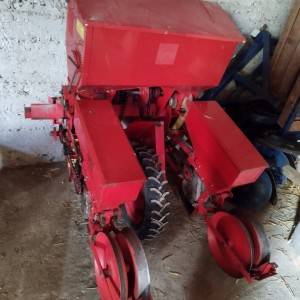 Utovarna,transporter za sijeno,tanjurace,plug,sijalica za kuruzu