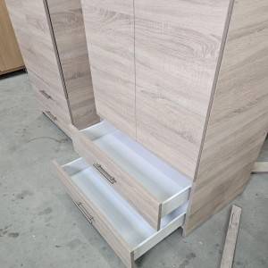 Garderobni ormar