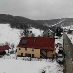Prodaja kompletno adaptirane kuće u Mrkoplju - pogodna za bavljenje turizmom