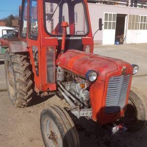 IMT 533 De Luxe 74. g. s kabinom