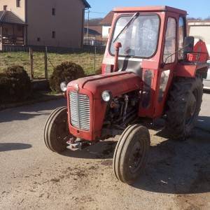 IMT 533 De Luxe 74. g. s kabinom