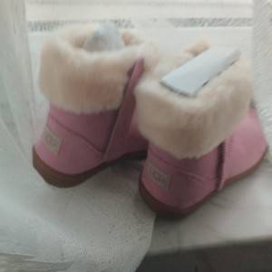 Nove UGG čizmice za djecu broj 26