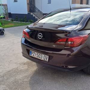 Opel astra sedan