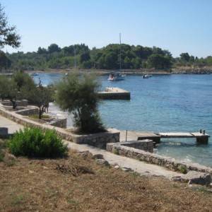 Apartmani Bulat -Apartman 2+2 ***, na otoku Prviću, 50 m od plaže/mora