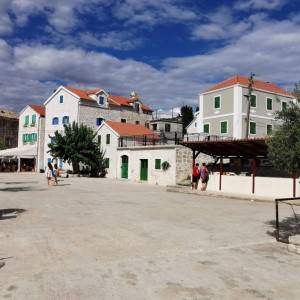 Apartmani Bulat -Apartman 2+2 ***, na otoku Prviću, 50 m od plaže/mora