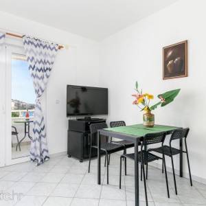 Iznajmljujem apartman prvi red od mora