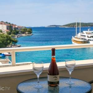 Iznajmljujem apartman prvi red od mora