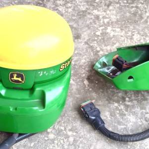 Navigacija John Deere StarFire 3000 ,konzola GS1800 i volan ATU200