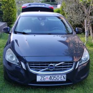 Prodajem Volvo s60 u super stanju. MOGUČA ZAMJENA