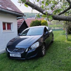 Prodajem Volvo s60 u super stanju. MOGUČA ZAMJENA