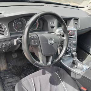 Prodajem Volvo s60 u super stanju. MOGUČA ZAMJENA